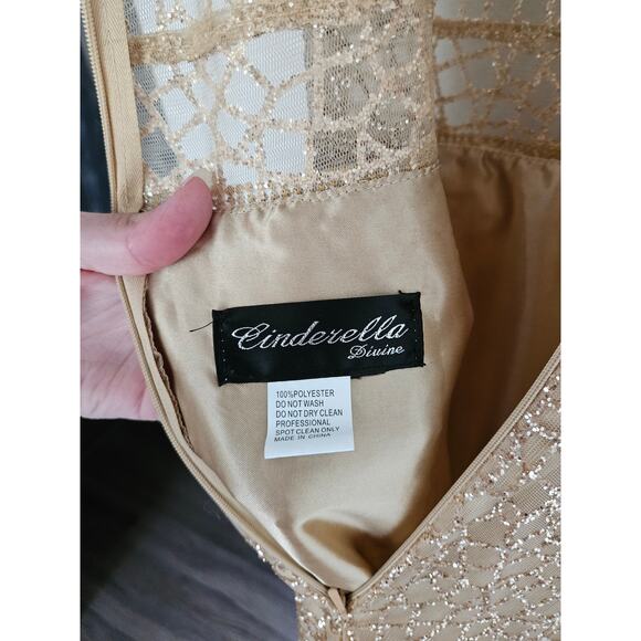 Cinderella Divine Champagne Gold V-Neck Glitter Print A-Line Prom Gown Size 4? - Picture 10 of 15